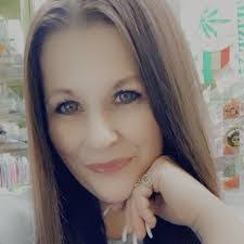 Kimberly Wiedman's Instagram, Twitter & Facebook