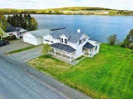 Browse waterfront homes currently on the market in maine matching waterfront. Waterfront Maine Waterfront Homes For Sale 2 183 Homes Zillow