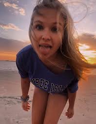 Adopting a pet and online shopping for t-shirts