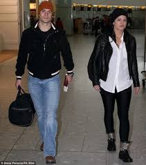 Gina carano is dating man of steel lead henry cavill, and they showed up on a red carpet. Superman Actor Henry Cavill Mma Actress Girlfriend Gina Carano