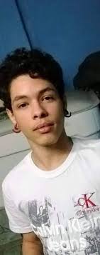 Ele estava sorrindo ao meu lado e horas depois se matou.