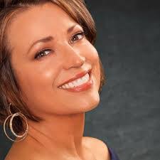 Dana Nowlin's Instagram, Twitter & Facebook