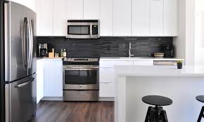From contemporary modern glass mosaic and subway tile backsplash ideas, to traditional kitchens using glass tiles and custom glass mosaic tiles blends. Kitchen Backsplash Raesz Custom Floors And Lighting