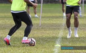 Permainan sepak bola merupakan bagian dari cabang olahraga permainan yang menggunakan bola sebagai objeknya. Bernama Akademi Bola Sepak Kebangsaan Perlu Patuh Garis Panduan Return To Football