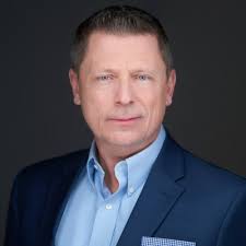 Potomac did new head shots at our most recent team meeting. Realized it's  been 10 years since my last one. Hair is definitely thinner than it was in  2013. Clothes are pretty