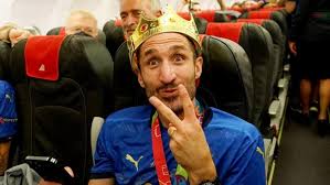 Verle en los entrenamientos del equipo era una costumbre, pero cuentan que cada vez que aparecía algo malo. El Kiricocho De Chiellini A Lo Bilardo En La Eurocopa Con Italia Tyc Sports