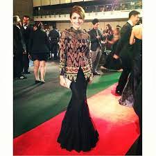 Figures stand enclosed by rhomboid. Anak Sarawak On Twitter Fazura In A Pua Kumbu Dress Http T Co 8dcm7jhedc Http T Co Hx0mawoiol