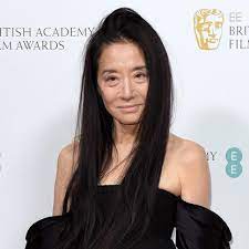 Vera wang opening shop in 1990, vera wang quickly ascended the ranks of recognition, garnering worldwide esteem with her beautiful bridesmaid and wedding gowns. Mtr67cdlj9dibm