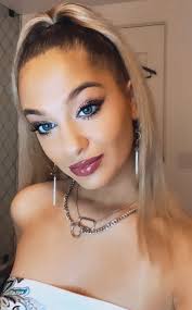 Kellyanne Conway's Daughter Claudia Auditions for American Idol