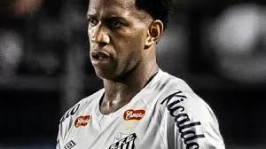 Santos: situação do zagueiro Gil pode sofrer reviravolta