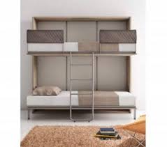 I letti sovrapposti sono la soluzione più pratica e salvaspazio in assoluto per ospitare due persone nella stessa zona notte e sono in genere dotati di scaletta per accedere al letto superiore, di solito il più ambito. Letto A Castello Usato