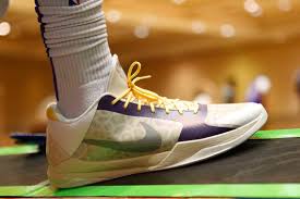 Lakers star anthony davis sports a pair of his own signature kobe shoes by nike. The Legacy Of The Nike Zoom Kobe 5 Continues In The Nba And Wnba Nice Kicks