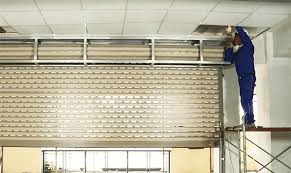 Dịch vụ sửa chữa cửa cuốn uy tín chất lượng tại TPHCM