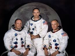 Juli 1969 um 03.56 uhr (mez) der amerikaner neil armstrong als erster mensch seinen fuß auf den mond. 50 Jahre Mondlandung Drei Manner Und Der Mond Sn At