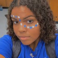 Violet Benjamin (@violetbenjaminn)