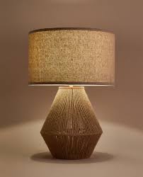 lampa z podstawa z juty yatak odasi mimari