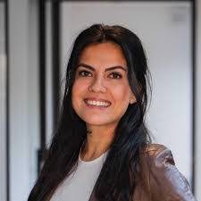 Karin Robertson's Instagram, Twitter & Facebook