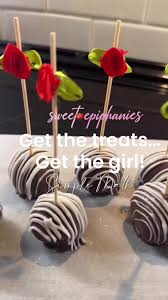 Skip the drugstore chocolates this year playa! 🙂‍↕️ Level up your  Valentine’s Day game with @sweetepiphanies. Our gourmet strawberries are  the ultimate indulgence, guaranteed to make her smile. (And ...