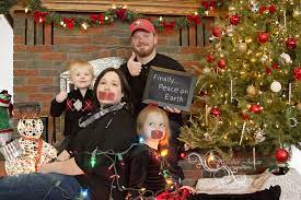 Funny Family Christmas Photo Christmas Humor Ecards Funny Family Christmas Photos Kids Night