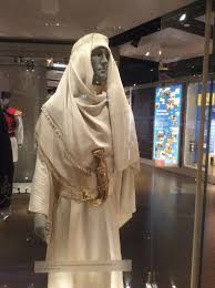 This was behind a desk, but lawrence of arabia wanted to get out there and fight. Robes And Dagger Worn By Lawrence Of Arabia In The Arab Revolt Wwi 1916 Photo