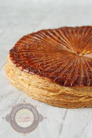 Galette Des Rois A La Frangipane La Traditionnelle Surprises Et Gourmandises Galette Des Rois Frangipane Galette Des Rois Gateaux Et Desserts