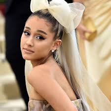 Ariana grande] du bist nicht mein freund und ich bin nicht deine freundin. Ariana Grande Megaparty Oder Kleiner Kreis So Wird Ihre Hochzeit Mit Dalton Gomez Bunte De