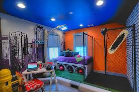 Foreverlawn On Extreme Makeover Home Edition Kids Street Themed Bedroom Featuring Artificial Grass By Foreverlawn Extreme Makeover Home Edition Urban Bedroom City Theme Bedrooms