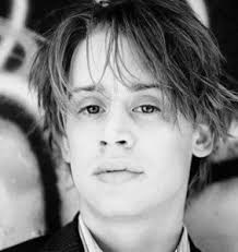 Macaulay culkin was close friends with pop singer michael jackson. Macaulay Culkin Bio Birthday Wiki Facts Net Worth Married Dating Brenda Siblings Age Height Parents Nationality Movies Home Alone