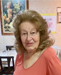 Parabéns Dra. Waldirene Garbinato Soares pelos seus 88 anos de vida. Ela é  uma pessoa que faz parte da história de nossa cidade. Foi professora,  advogada atuante até hoje, foi casada com