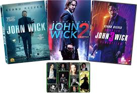 Former hitman john wick (keanu reeves) comes out of retirement to track down the gangsters who took everything fr. John Wick Chapters 1 3 Komplette Dvd Keanu Reeves Filmserie Mit Bonus Hochglanz Kunstdruck Amazon De Dvd Blu Ray