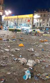 Glasgow's George Square like a 'warzone' with broken glass and litter after  Rangers fans title celebrations - Daily Record