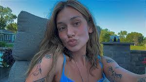 Ashley Reuer's Instagram, Twitter & Facebook