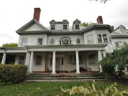 Boston S Jamaica Plain Area Is Full Of Beautiful Old Houses Along The Roads Victorian Homes House Historic Homes