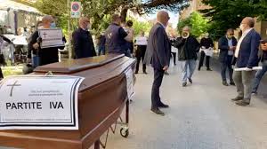Ricordando massimo troisi a frosinone parte seconda: Esplode La Rabbia Dei Titolari Di Bar Ristoranti E Centri Estetici A Caltanissetta Si Celebra Il Funerale Dei Pubblici Esercizi Tgfuneral24