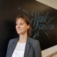 Servers hosting virtual machines in a multicloud environment. Daniela Prochaska Hr Businesspartnerin Fur Coo Unicredit Bank Austria Ag Linkedin