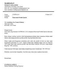 Tidak hanya terbatas pada produsen dan konsumen saja, bahkan sesama pelaku usaha (produsen) pun juga saling memberikan penawaran. Contoh Surat Pengajuan Pemesanan Produk Teks Negosiasi Tulis Mataloka