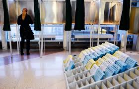 Äldre, glesbygdsinvånare och invandrare är de vanligaste förtidsröstarna