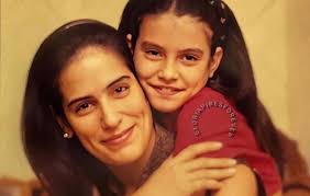 Gloria pires se prepara para voltar aos cinemas como uma avó bem diferente. Foto Antiga De Gloria Pires E Cleo Viraliza Na Web Ofuxico