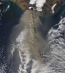 Wenn vulkanasche innerhalb der flugrouten in höhere schichten der atmosphäre gelangt, bedeutet dies eine große gefahr für den flugverkehr. Ausbruch Des Eyjafjallajokull 2010 Wikipedia