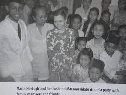 Marahkan nyamuk kelambu dibakar maksud; Ammardathinker Twitterissa Namun Pada Mac 1953 Natrah Mengutus Surat Kepada Mansur Yang Meminta Supaya Jangan Berutus Surat Lagi Dan Melupakannya Dia Telah Memeluk Agama Kristian Katolik Dan Menggunakan Nama Maria Bertha Hertogh