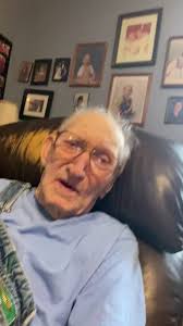 Boot Boot isn’t a fan of my new hair 🤪 #DoritosDuetRoulette  #Destinationdepop #ZitHappens #bootboot