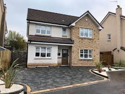 This same style needed to be reflected in the design for the contemporary front garden and driveway, which covered a larger than average area. Contemporary Driveways Neil Walker Driveways