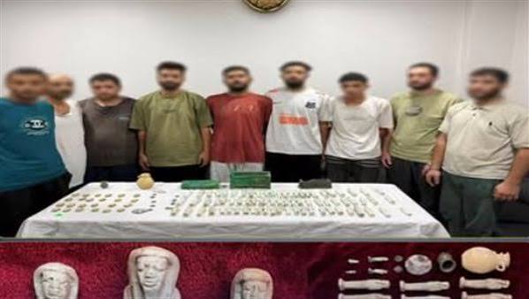 ضبط تشكيل عصابي بحوزته 118 قطعة يُشتبه في أثريتها بالقاهرة