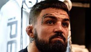 Power vs smaller technical fighter ● mike perry. Mike Perry Hints That Upcoming Ufc Fight Will Be His Last At Welterweight I Can T Go On Living Like This Bjpenn Com
