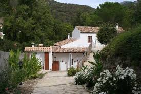 La casa sonia, situada en zahara de la sierra, en el parque natural sierra de grazalema, es un apartamento de 2 dormitorios con una decoración rústica y vistas ala pintoresca localidad. La Casa Molino Casa Rural En Grazalema Cadiz