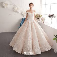 Schmeichelhaft betont der obere teil des kleides die figur bis zur taille, der rock ist ausgestellt und wird nach unten immer breiter. Beste Champagner Brautkleider Hochzeitskleider 2019 A Linie Off Shoulder Kurze Armel Applikationen Ruckenfreies Perlenstickerei Spitze Lange