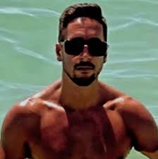 Haciendo lo que me gusta.. 🎼🎤cantarle a mi gente...