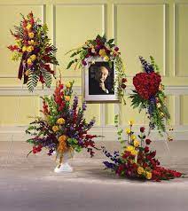 Traditionally sprays are a large, flat bouquet of long stem flowers used to adorn a coffin or casket. Unique Flower Arrangements Sympathy Arrangements Funeral Floral Arrangements Funeral Flower Arrangements Funeral Flowers