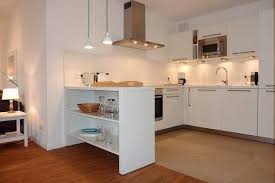 Kuche Offen Zum Wohnbereich Der Tresen Dient Sowohl Als Optische Trennung Als Auch Als Stauraum Toll Gemacht Sch Wohnen Kuche Tresen Einrichten Und Wohnen