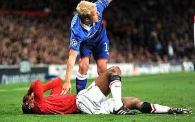Valencia broke his left ankle in a match against rangers fc in ucl! Antonio Valencia Could Return For Manchester United This Season After Surgery On Ankle